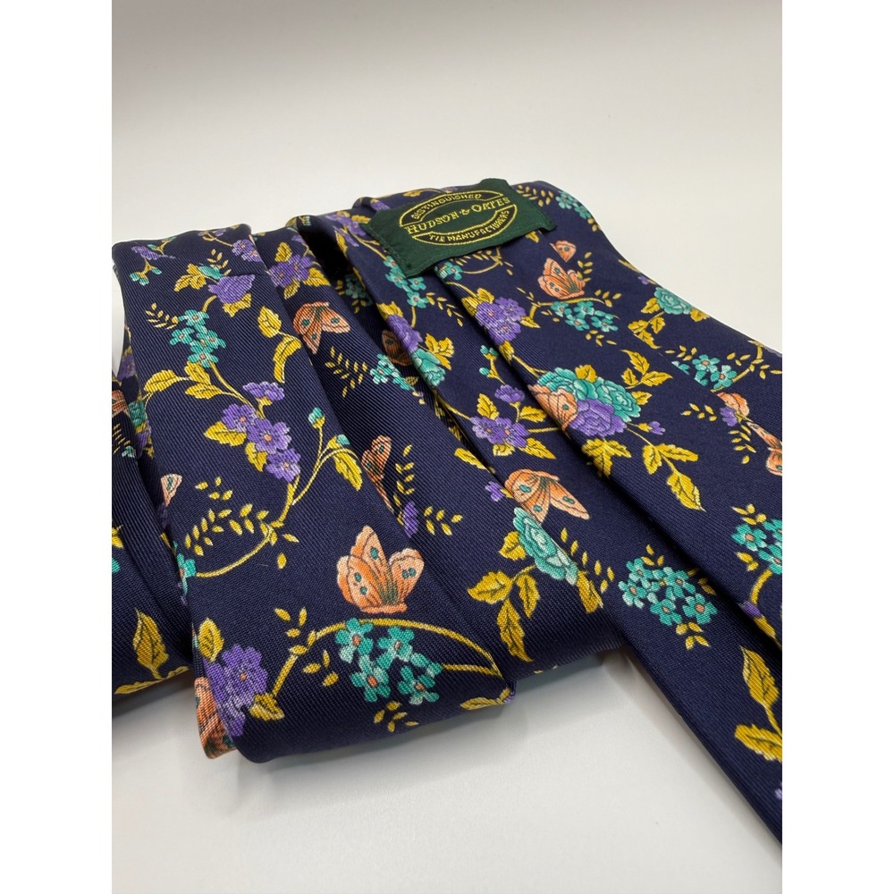 Hudson & Oates Silk Tie OS Navy Blue Floral Butterfly Botanical Vintage Preppy - Picture 4 of 7